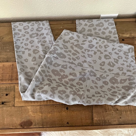 EUC Beyond Yoga Leopord Yoga Pants Size Small - Picture 12 of 16